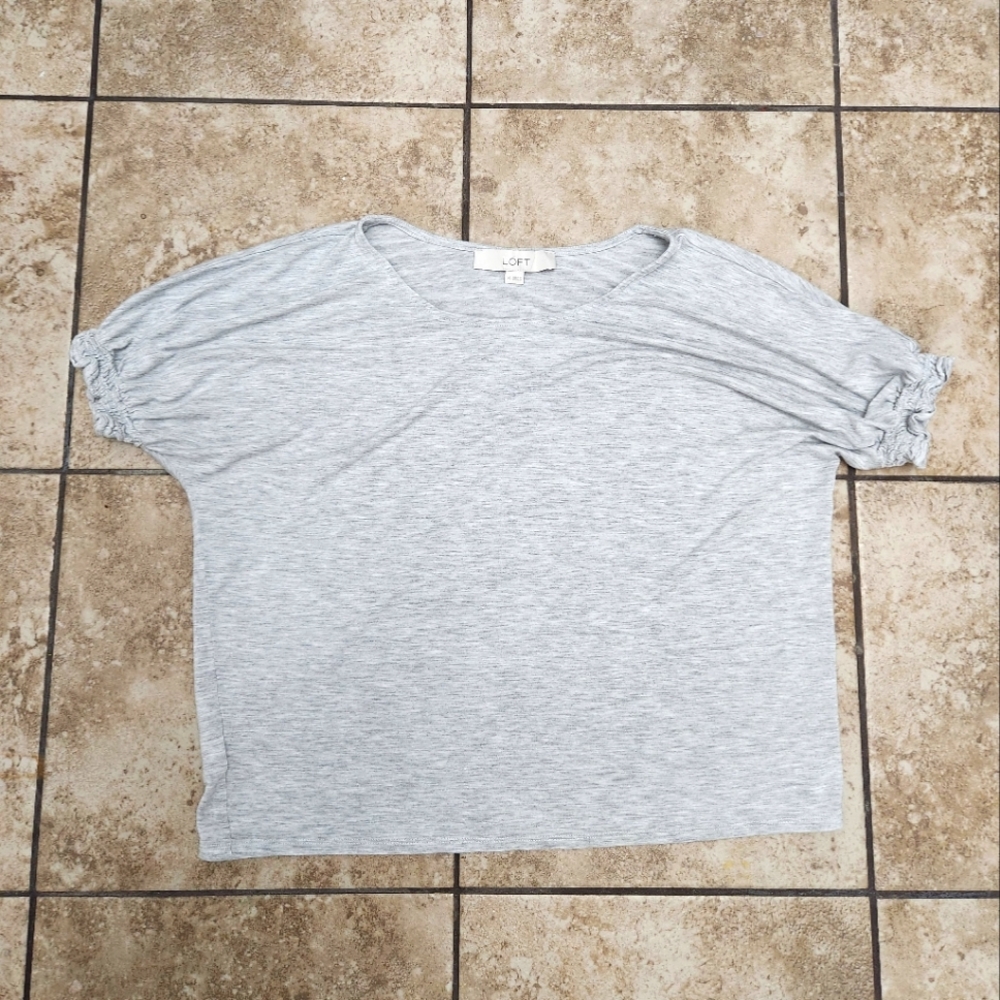 LOFT Women’s Gray short sleeved T-Shirt‎ size xs